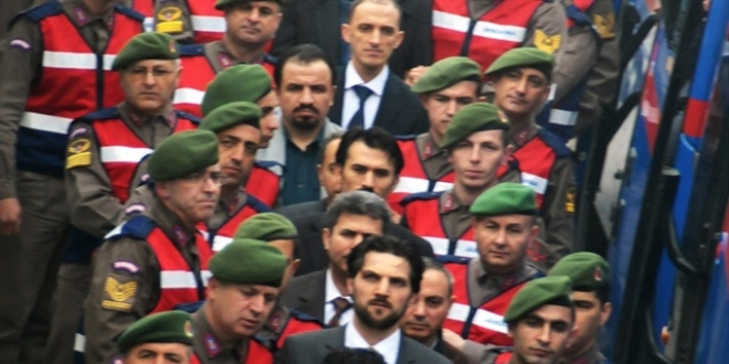 Soru hırsızlarından 7'sinin eşi süikast sanığı çıktı
