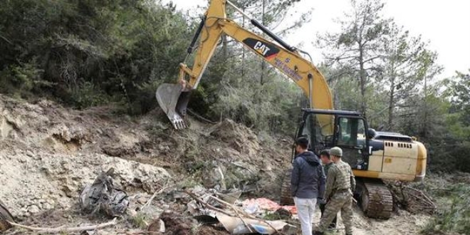Hatay'a düşen savaş uçağının enkazı kaldırıldı