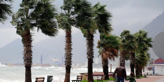 Antalya i�in kuvvetli ya��� ve f�rt�na uyar�s�