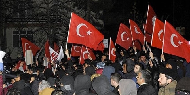 Hollanda'nn Ankara Bykelilii nnde protesto