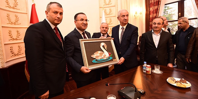 Bakan Bozdağ, muhtar hemşehrileriyle buluştu