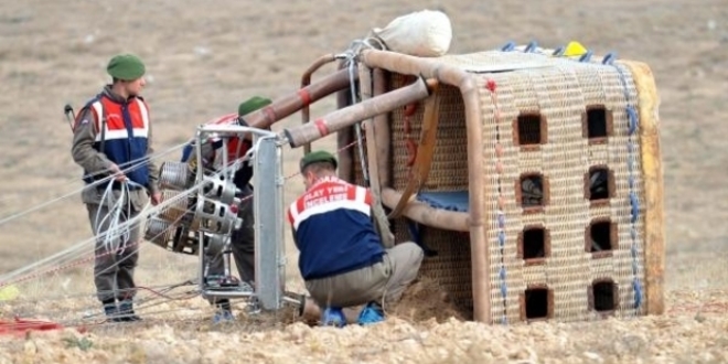 Kapadokya'da s�cak hava balonlar� sert ini� yapt�: 49 yaral�
