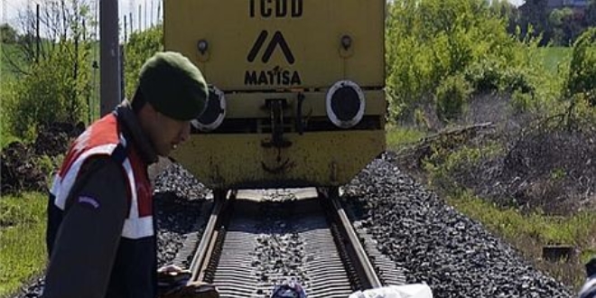Adana'da demir yolu tamir aracı kaza yaptı: 3 ölü
