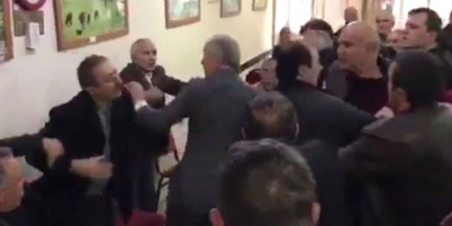 CHP'li vekil 'Evet' diyen vatandaşa saldırdı