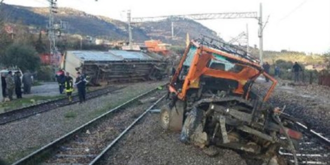 Adana'daki kazada len 3 demiryolu iisi topraa verildi