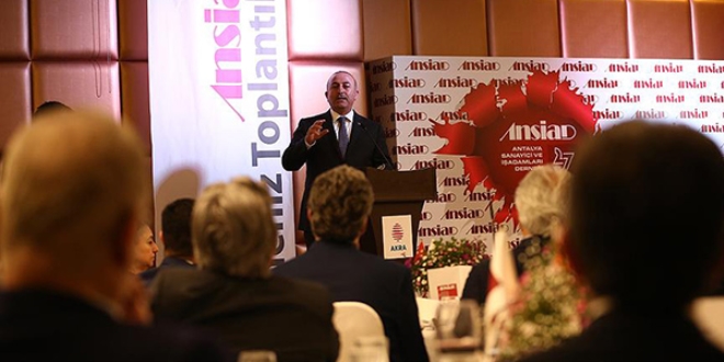 'Hollanda maslahatgüzarını kulağından tutup hücreye atardık'