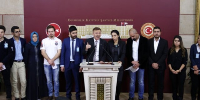 Atama bekleyen sa�l�k��lardan TBMM'de oturma eylemi