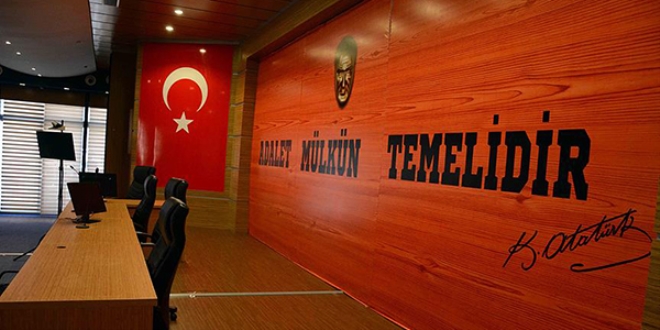 'Acil mesaj gelecek' haberini veren kişiyi hatırlamadı