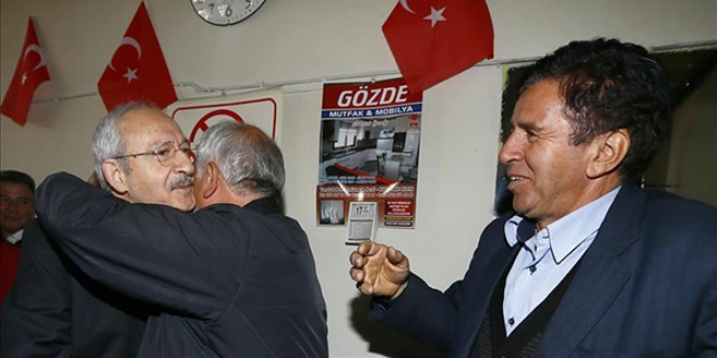 Kılıçdaroğlu Aydın'da halk otobüsü esnafıyla görüştü