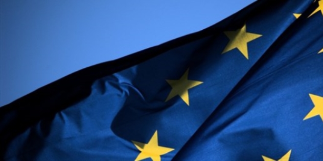 AB'den Facebook, Twitter ve Google'a uyar�