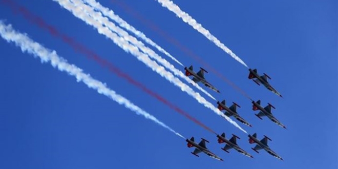 Çanakkale'de 'Türk Yıldızları' gösteri yaptı
