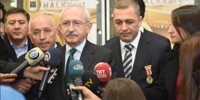 K�l��daro�lu, �ehit yak�nlar� ve gazilerle bulu�tu