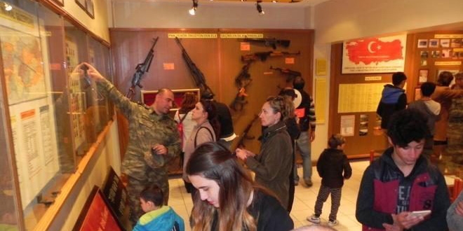 Askeri gemilerle gazi ve �ehit yak�nlar�na deniz turu