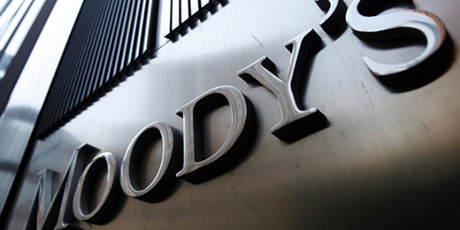 Tetikçi Moody's yine sahnede