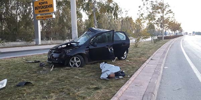 Otomobil elektrik direğine çarptı: 2 ölü, 2 yaralı