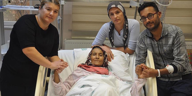 Annelerine 'hayat vermek' için sıraya girdiler