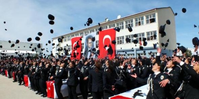 Yozgat'ta 1100 polis aday, yemin edip diploma ald