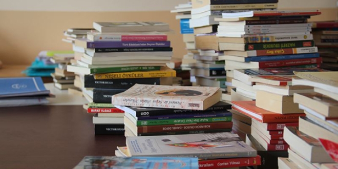 Kitap bağışı şartıyla şikayetinden vazgeçti
