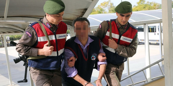 Eşini keserle öldüren kişi cezaevinde intihar etti