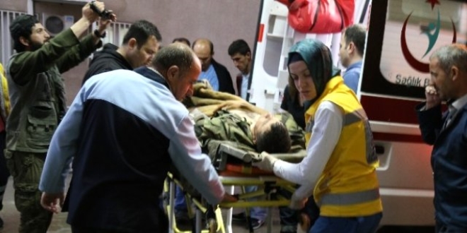 Hakkari'de yıldırım düştü: 4 asker yaralandı