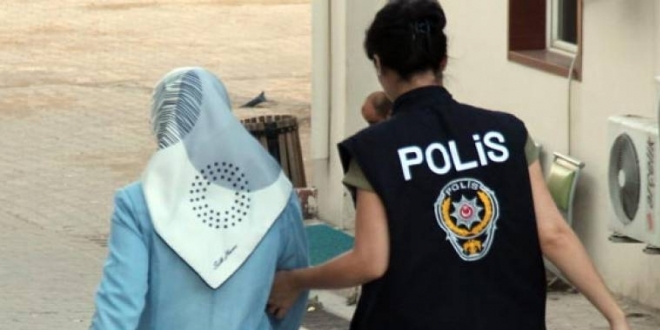 Adıyaman'da 1'i psikolog, 3 kadın gözaltına alındı