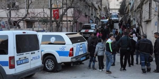 Salıncak ipi boynuna dolanan çocuk öldü