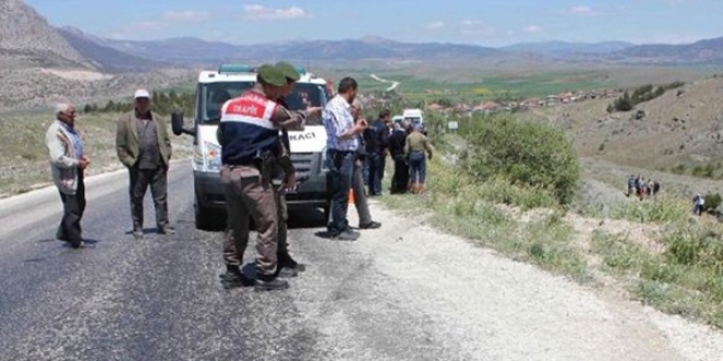 Okula giderken kaza yapan öğretmen öldü