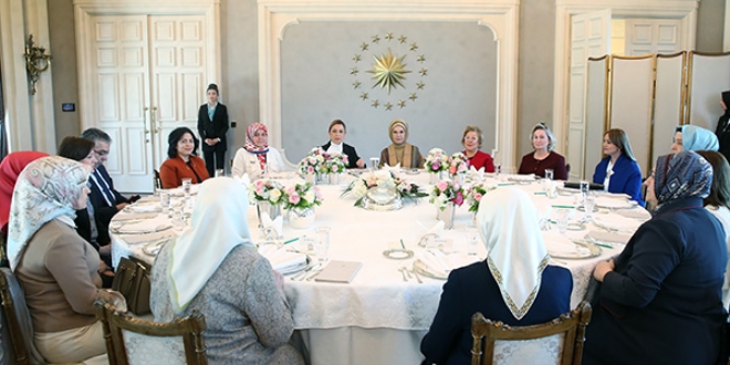 Emine Erdoğan: 16 Nisan, vesayetlerden kurtulmak adına bir fırsat