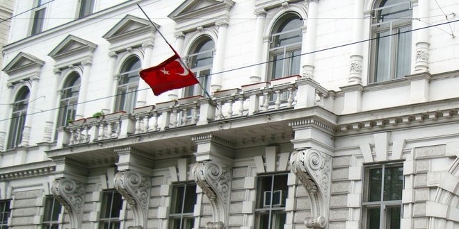 Türkiye'nin Viyana Büyükelçiliği'nde korsan eylem