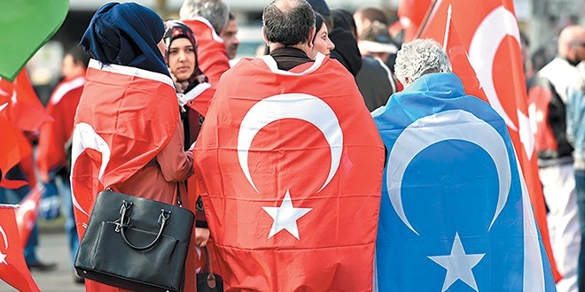 Avrupa'da başörtülü kadınlara baskılar artıyor
