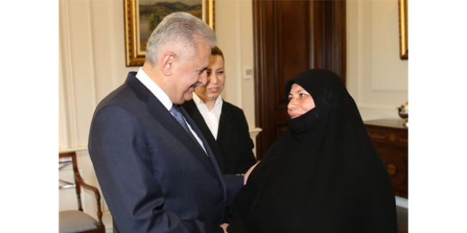 Başbakan Yıldırım Elazığ'da Şerife Boz ile sohbet etti