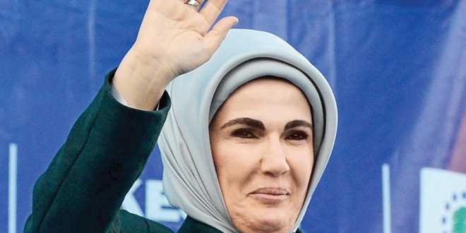 Emine Erdoğan'dan şehit bebeğine ziyaret