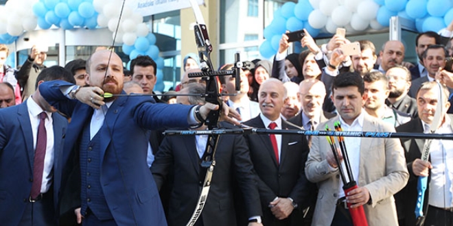Bakan Kılıç ve Bilal Erdoğan ok atışı yaptı
