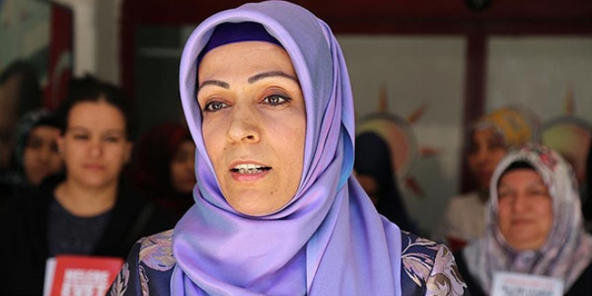 Siirt'te AK Parti'li kad�nlara ta�l� ve k�pekli sald�r�