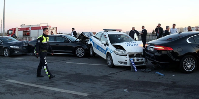 Zeybekci'nin konvoyunda kaza: 1 polis yaral