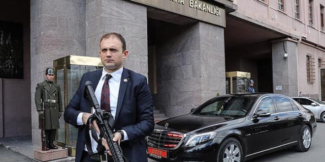Bakan Işık'a yerli silahlı koruma