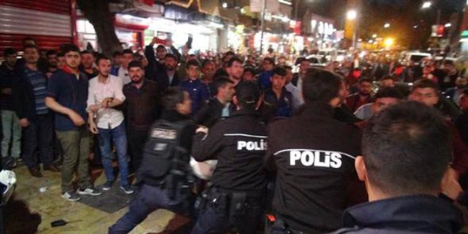 anlurfa'da 'Polise uzanan eller krlsn' sloganlar