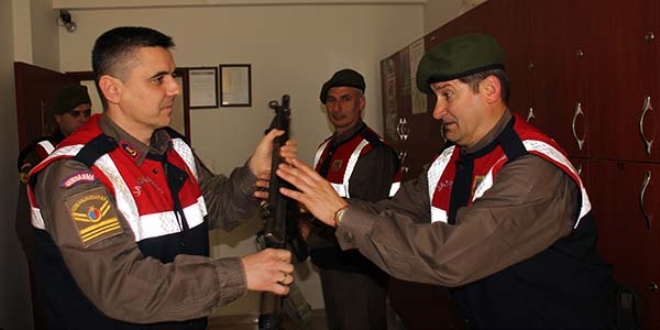 Zihinsel engelli kardeşlerin jandarma olma hayali gerçekleşti