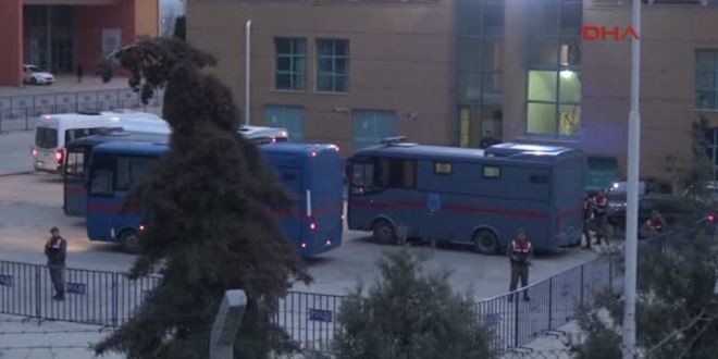 Denizli'de 36 şüpheli hakkında açılan dava yarına ertelendi