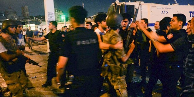 Darbeyi 10 sahte hatla organize ettiler