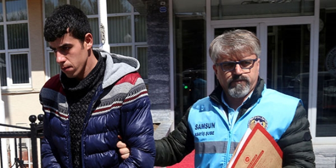 B�yle evlat olurmu, anne ve babas�n� b��aklad�