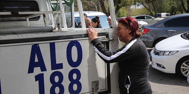 Antalya'da otomobilin �arpt��� 2 karde� �ld�