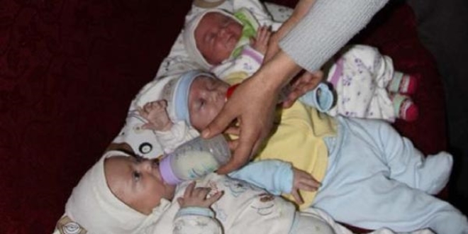 Üçüzlerine 'Emine, Sümeyye ve Erdoğan' ismini verdi