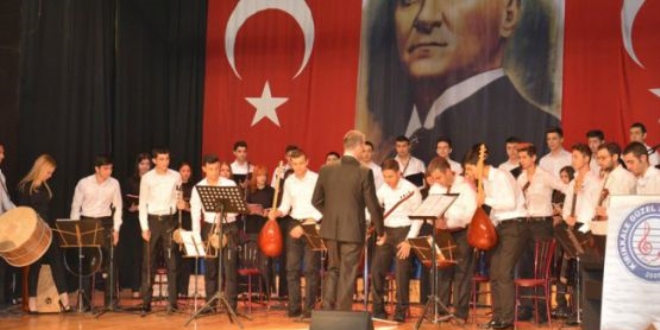 Müzik öğretmeninden '15 Temmuz Demokrasi Marşı'