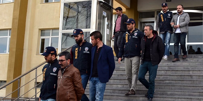 Gurbetçileri dolandırıp rezidanslarda konaklamışlar