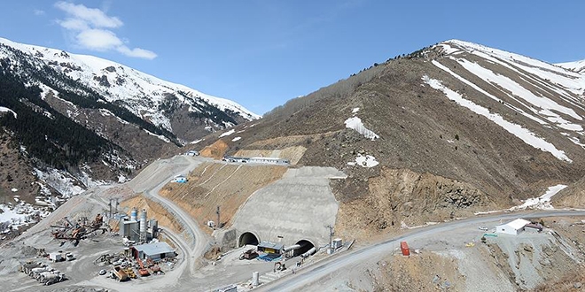 Eğribel Tüneli'nin yarısı tamamlandı