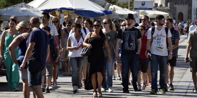 'Kapda vize' Yunan turizmcinin umudu oldu