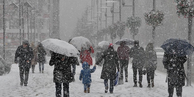 Erzurum'a kar, Ağrı'ya dolu yağdı