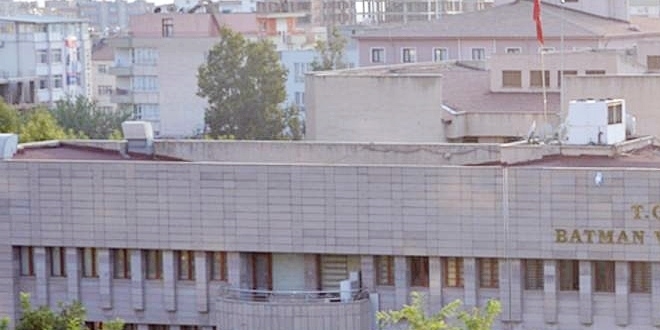 Validen sigarayı bırakan muhtarın köyüne 'pozitif ayrımcılık'