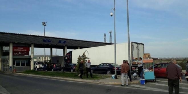 İpsala Sınır Kapısı'nda geçişler başladı